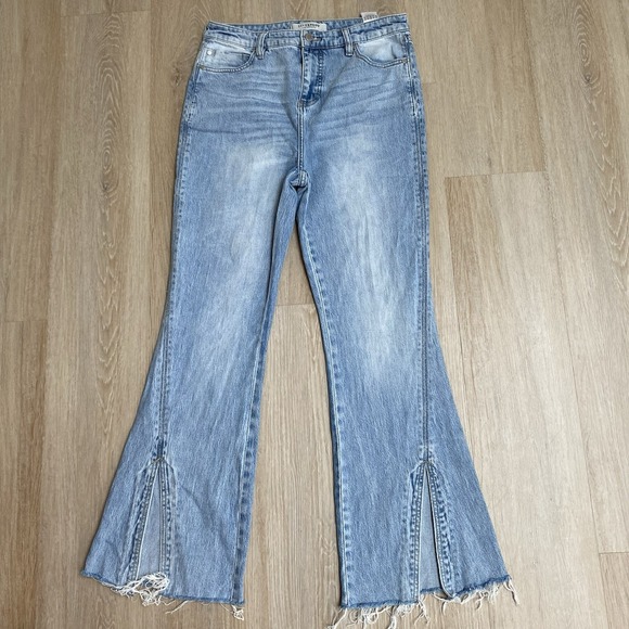 Liverpool Jeans Company Denim - Liverpool Hannah Flare Front Split Frayed Hem Jeans Light Wash Size 6 / 28